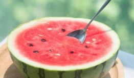 认真吃瓜网红图片,揭秘“认真吃瓜网红”的爆红之路